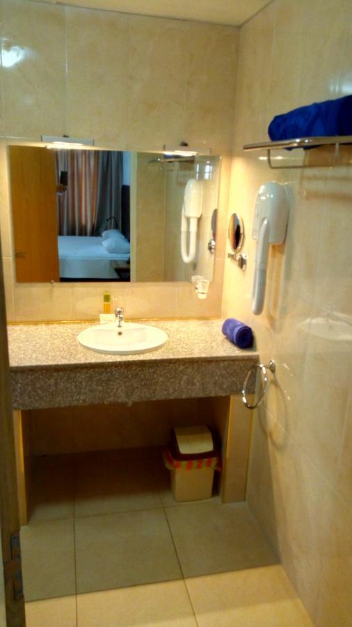 Hotel Le Petit Bateau Conakry Exterior foto