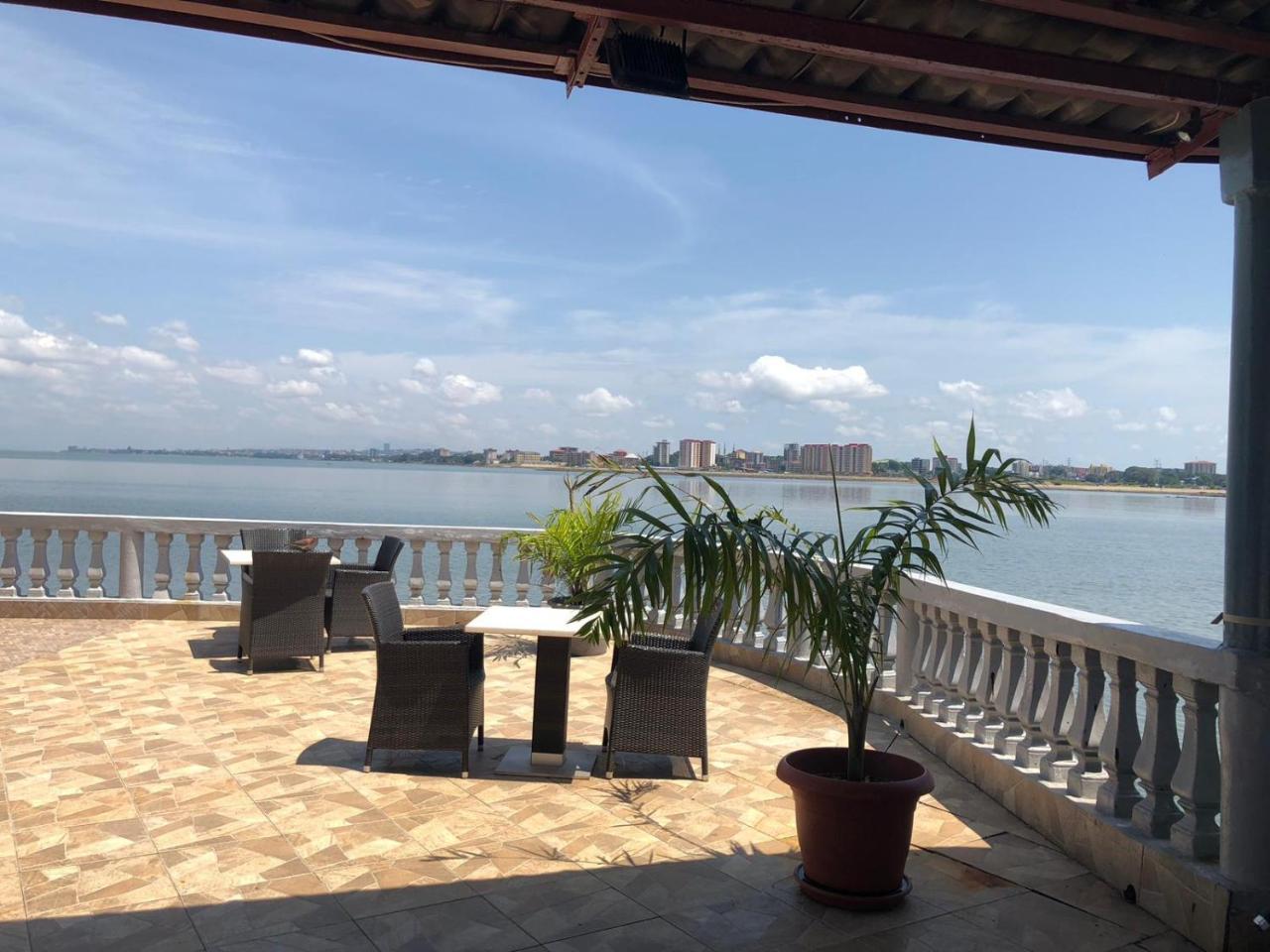 Hotel Le Petit Bateau Conakry Exterior foto